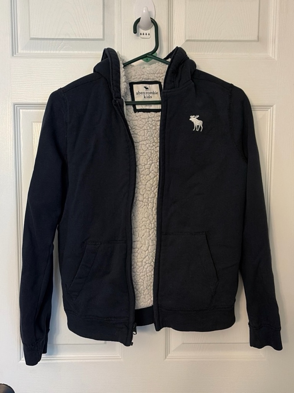 Abercrombie kids navy sherpa-lined hooded sweatshirt. 🫎
